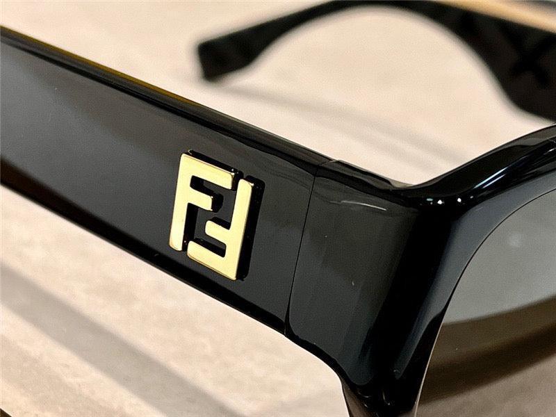 Fendi FE40117 Sunglasses Women's✨