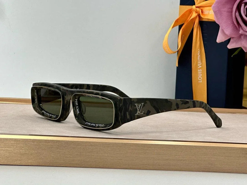 Louis Vuitton Z2388E Runway Super Vision Low Square Sunglasses ✨