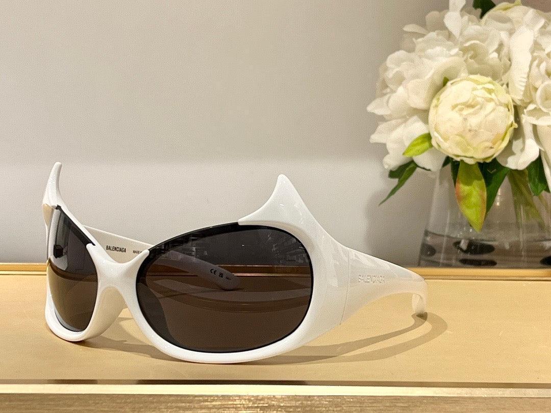 BALENCIAGA GOTHAM CAT SUNGLASSES  ✨
