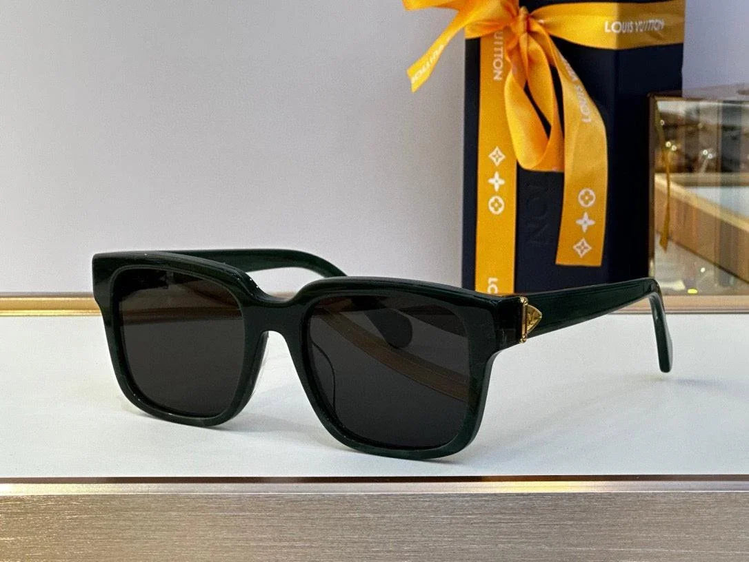 Louis Vuitton Z1785W Glide Square Sunglasses  ✨
