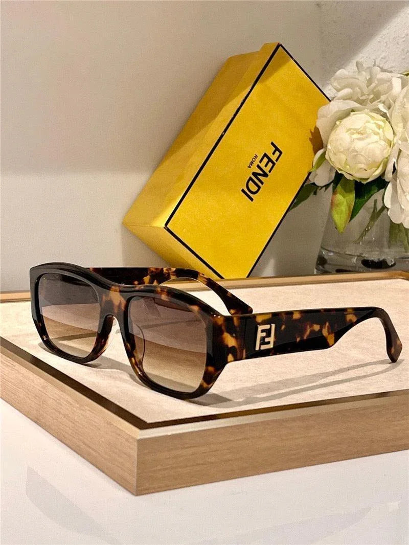 Fendi FE40117 Sunglasses Women&