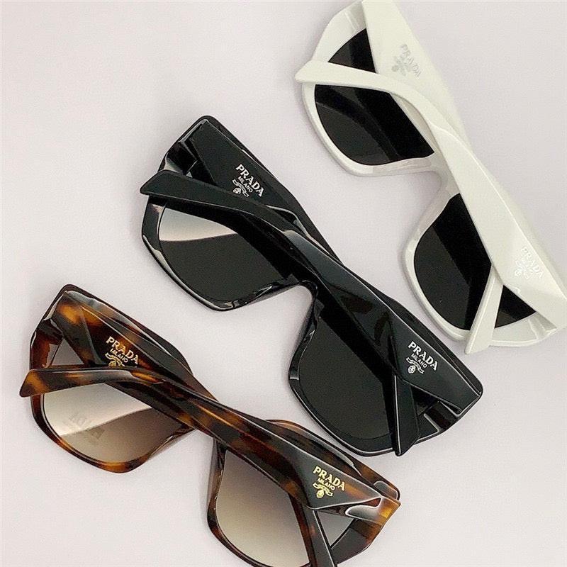 Prada PR 19ZS Oval Round Sunglasses  🟥