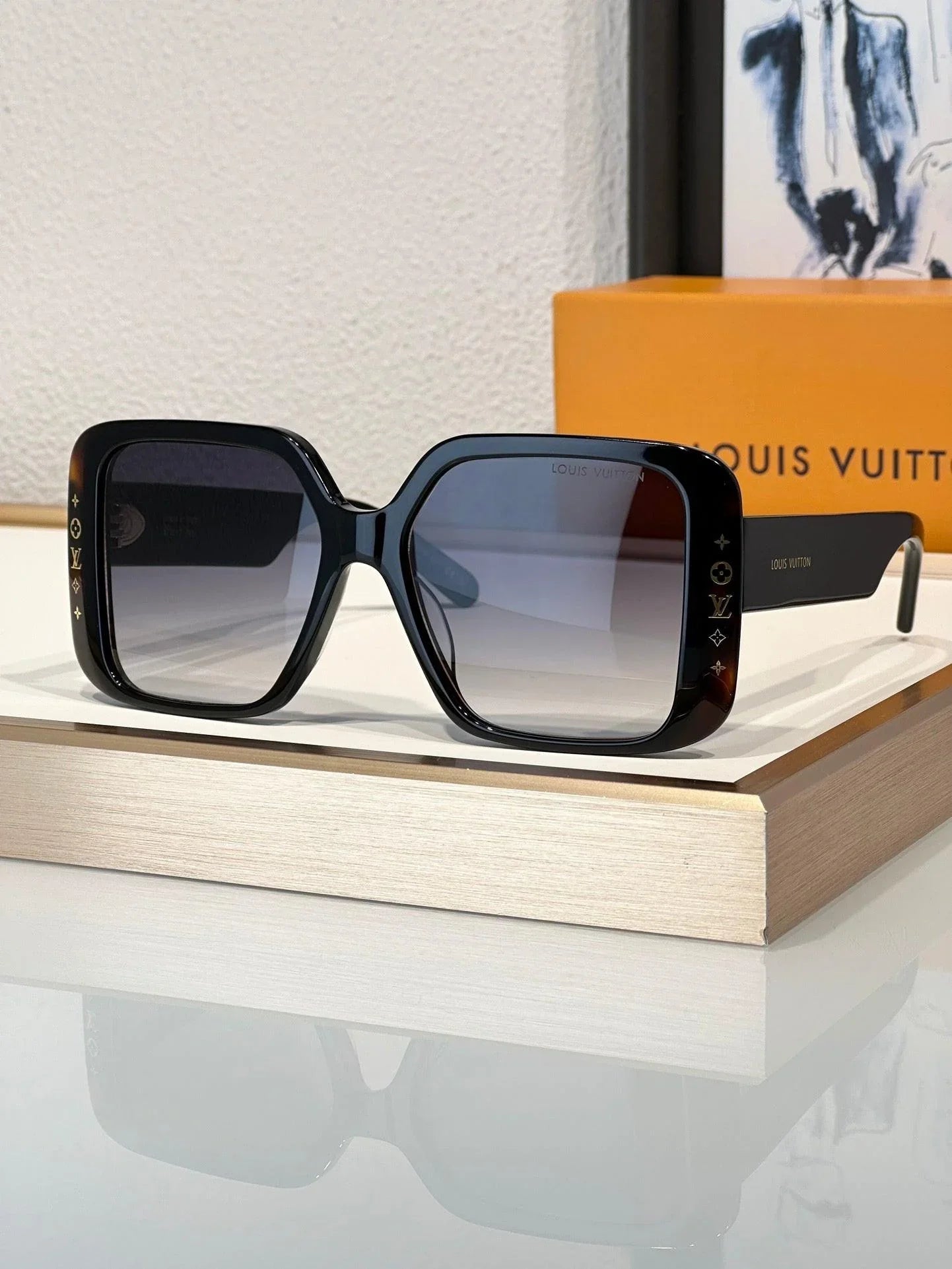 Louis Vuitton Z2095W New LV Moon Daily Square Women&