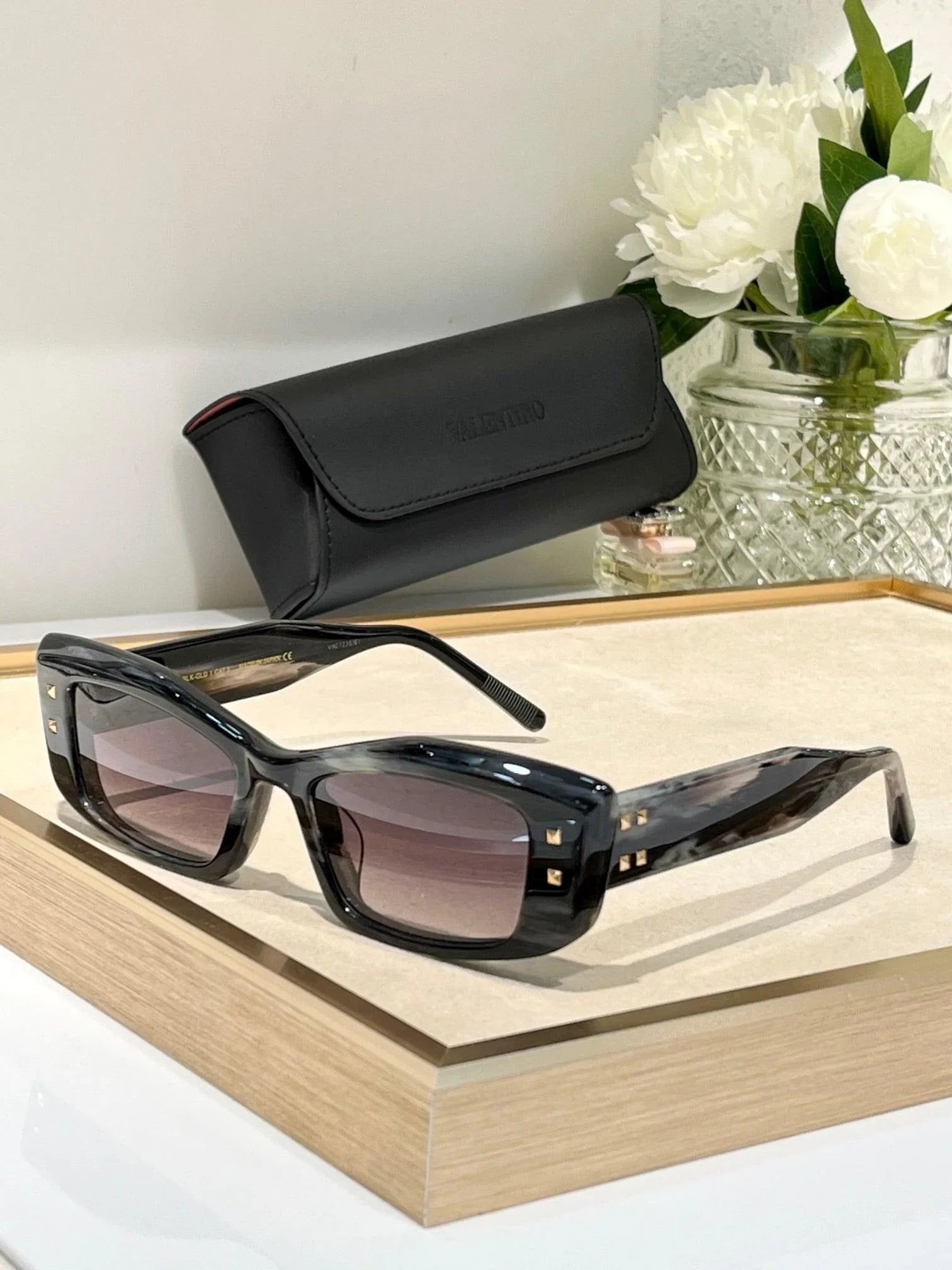 NEW SEASON Valentino V-Quattro VLS-109 Sunglasses✨
