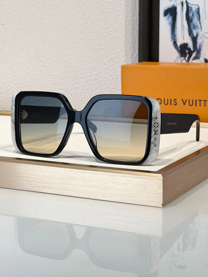 Louis Vuitton Z2095W New LV Moon Daily Square Women&
