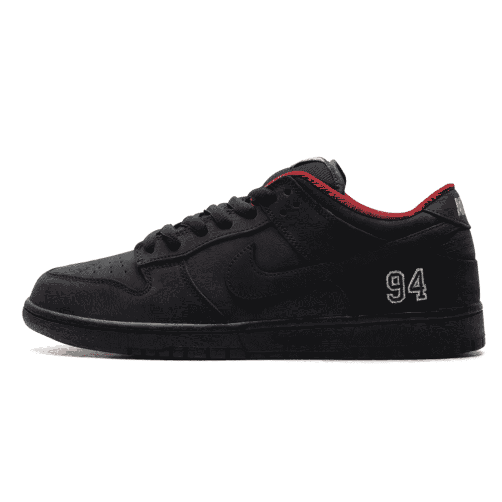 SB Dunk Low “Supreme – Black”