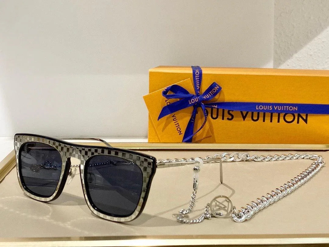 Louis Vuitton ultra rare LV1105 Chain Women&