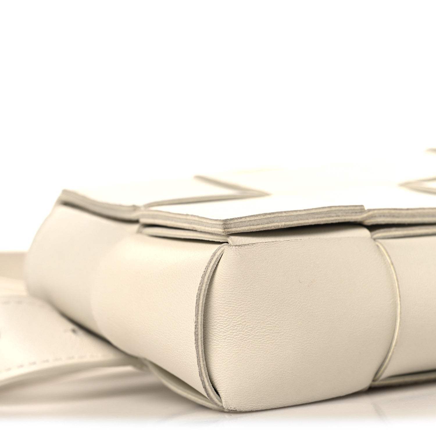 Nappa Maxi Intreccio The Belt Cassette Bag White