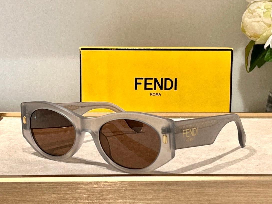 FENDI Roma FE40125 Sunglasses shape Women&