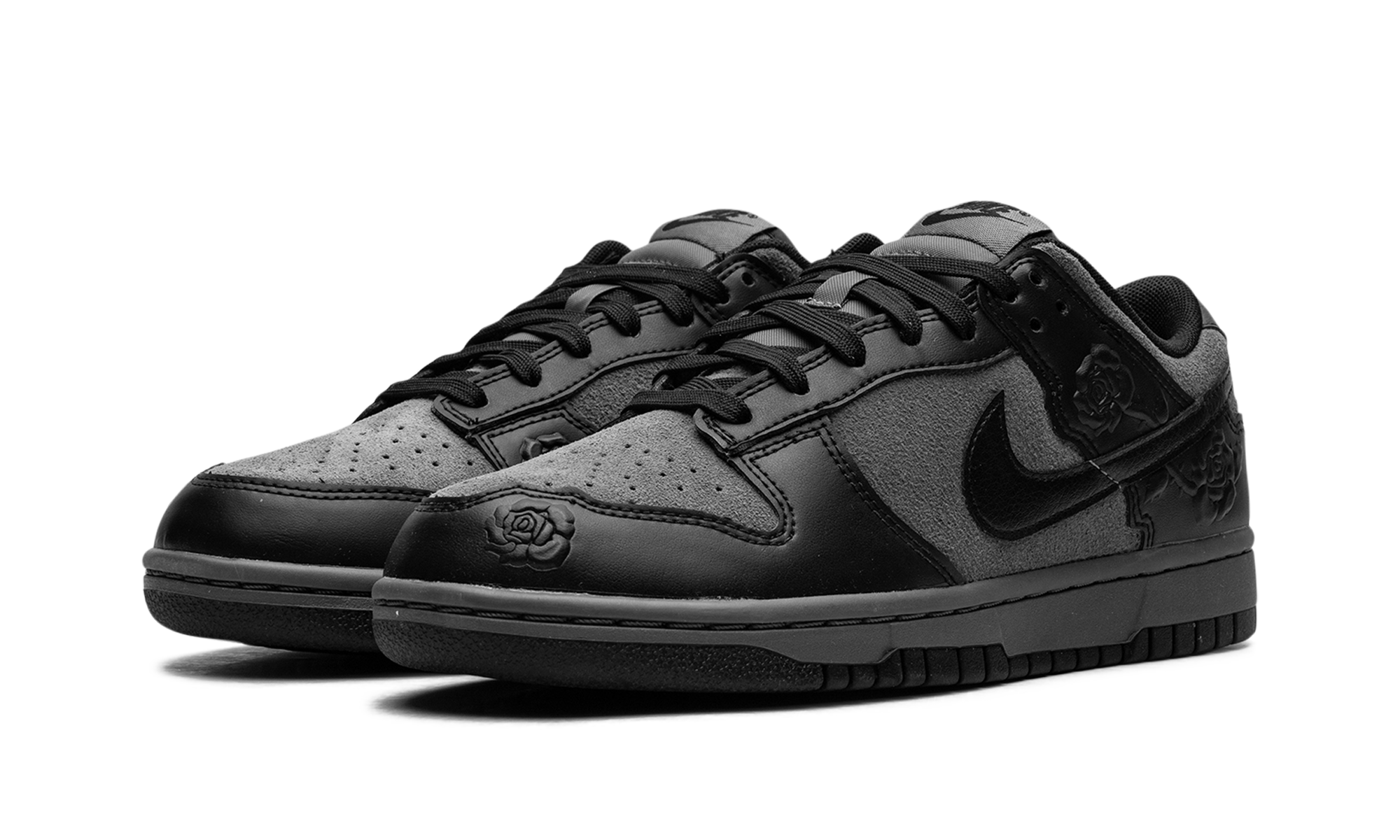 Dunk Low WMNS "Black Roses" HF1986 001