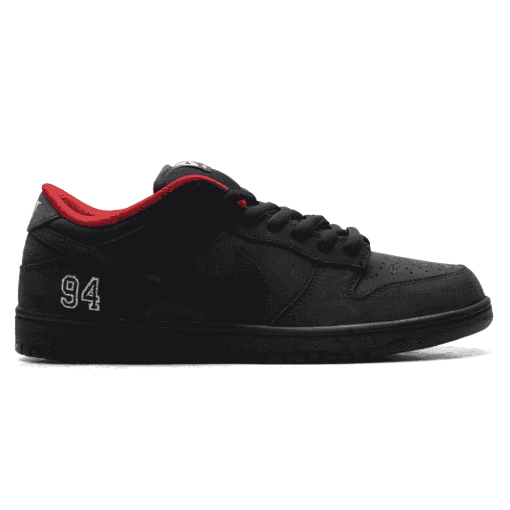 SB Dunk Low “Supreme – Black”