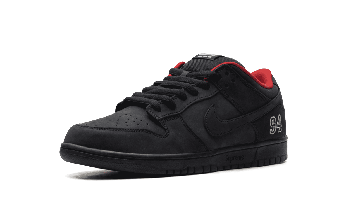 SB Dunk Low “Supreme – Black”