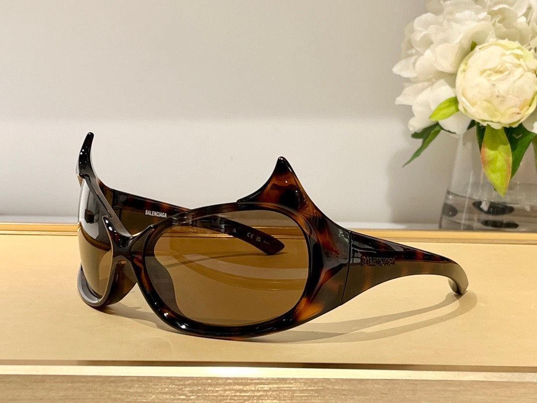 BALENCIAGA GOTHAM CAT SUNGLASSES  ✨