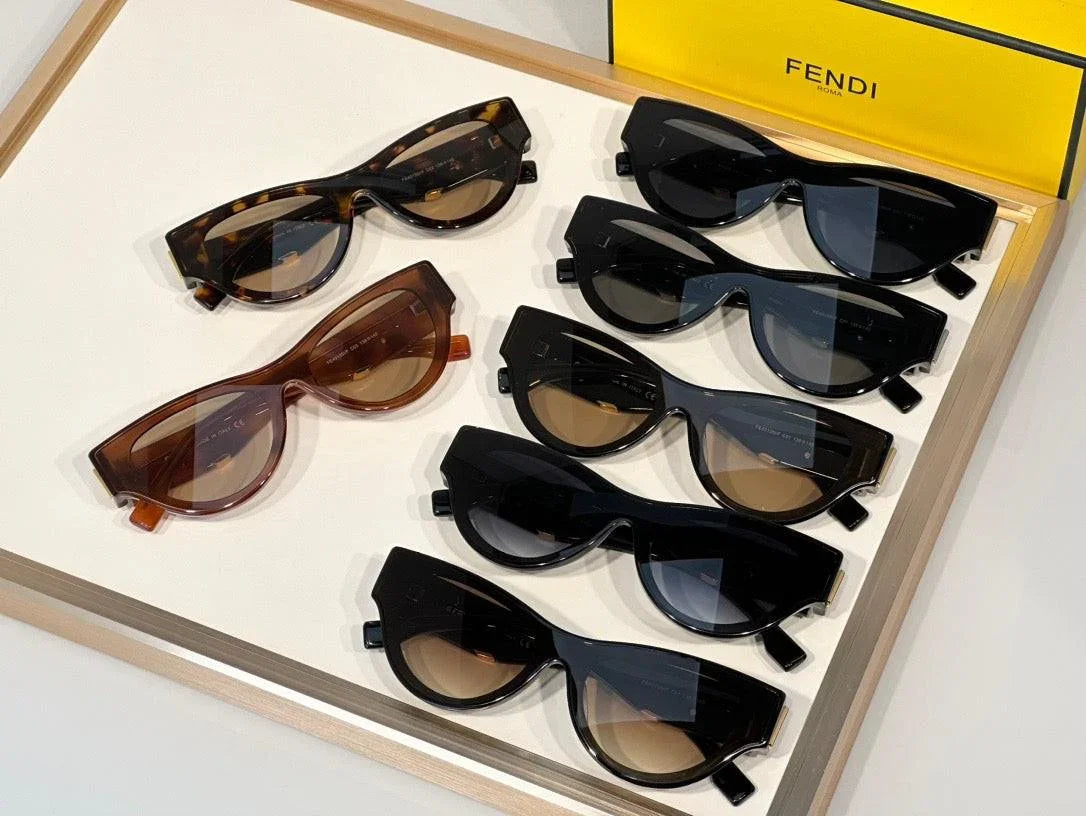 FENDI First FE40111I 01B Sunglasses Women's✨