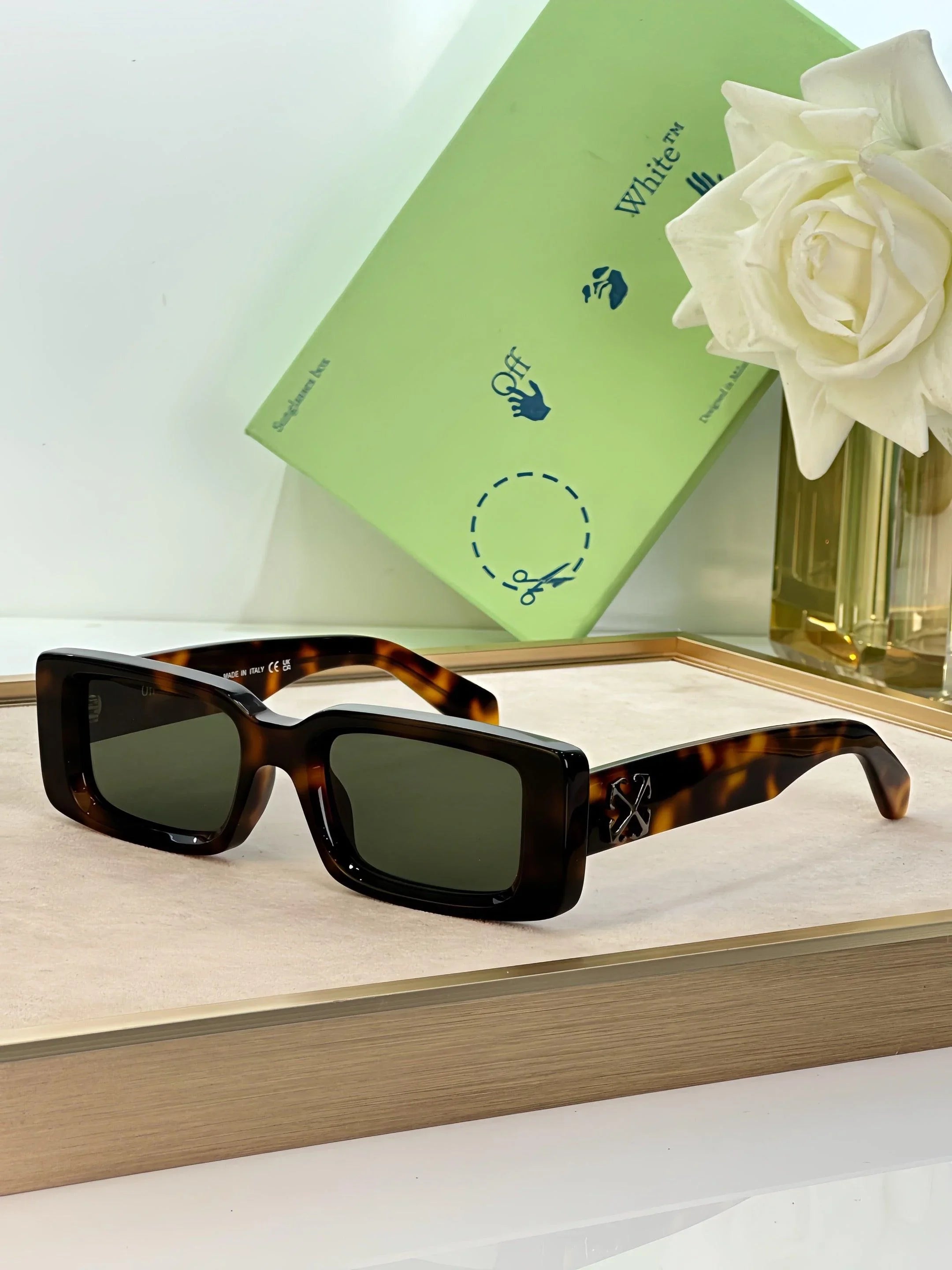 OFF-WHITE! OERI127 Unisex Sunglasses ✨
