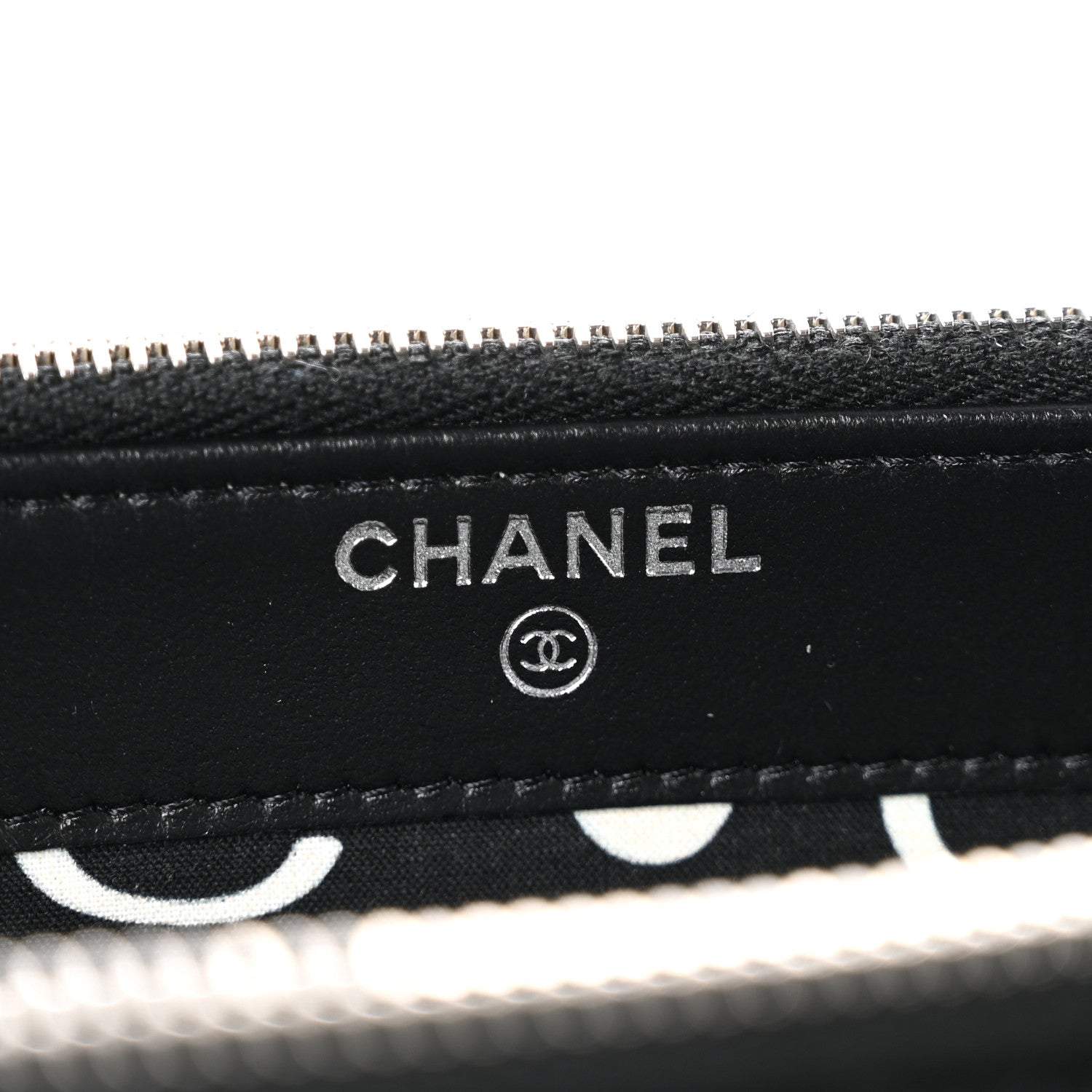 Caviar Quilted Logo Small Clutch With Chain Black