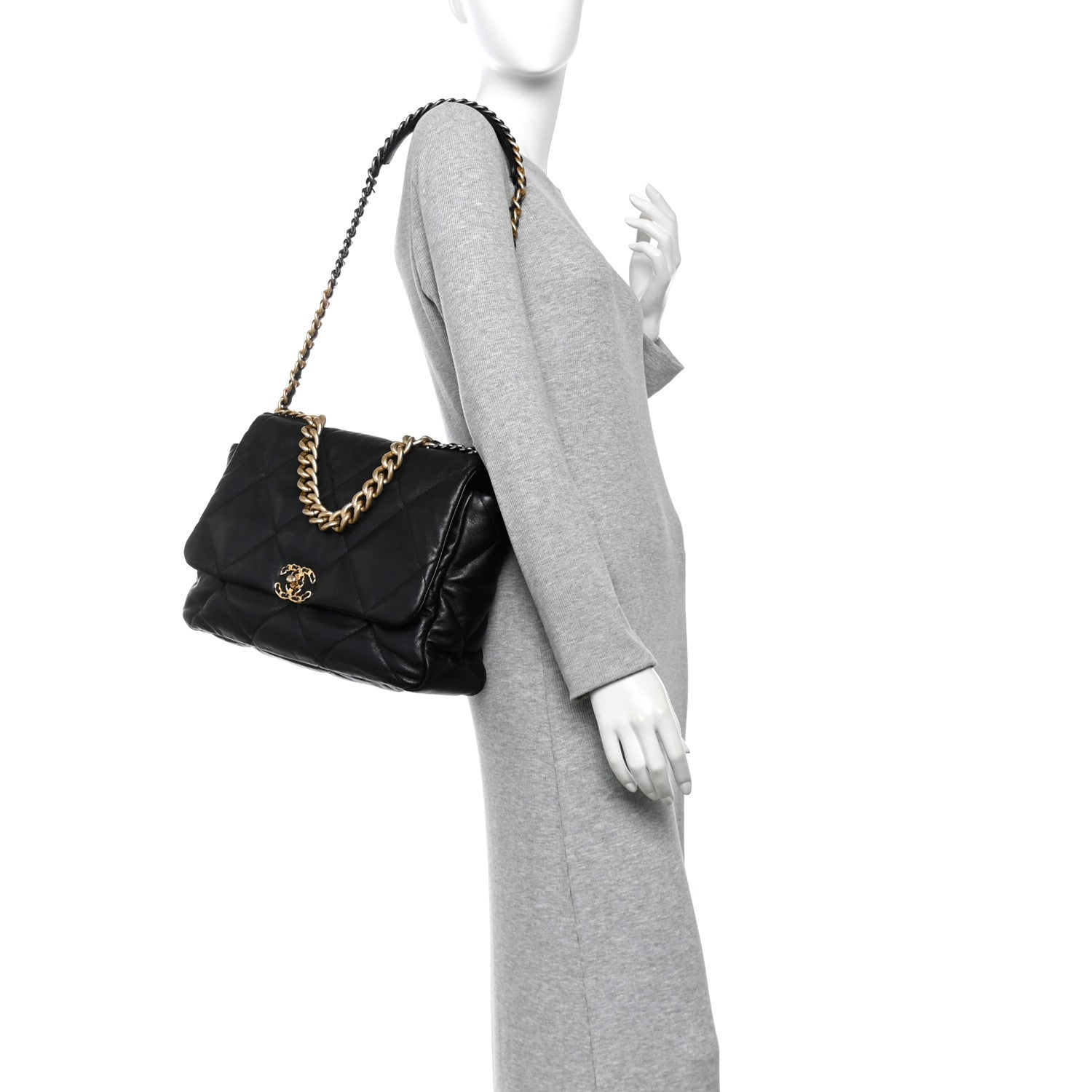 Lambskin Quilted Maxi Chanel 19 Flap Black