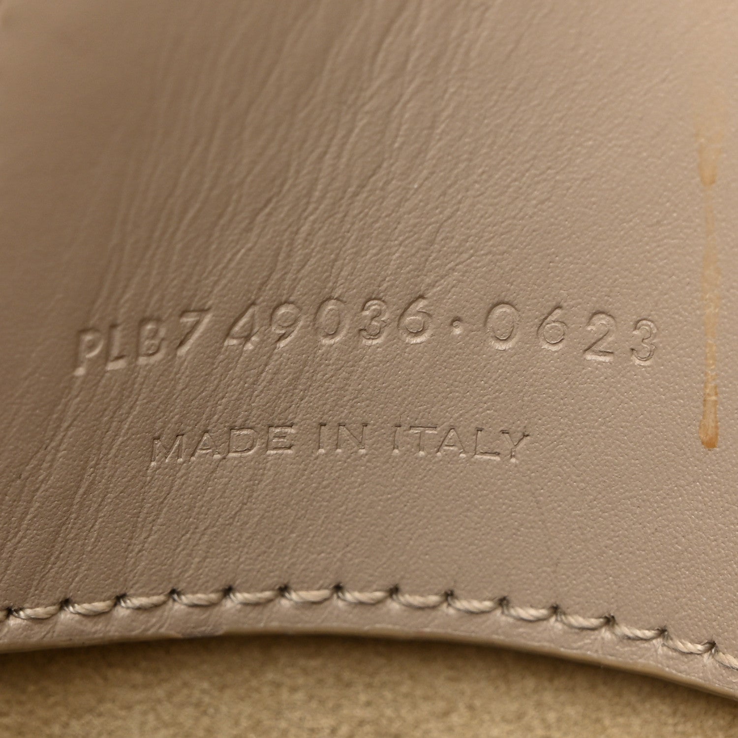 Shiny Calfskin Le 37 Small Bucket Bag Sea Salt