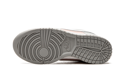 DUNK LO MNS WMNS "Soft Grey / Pink" DM8329 600
