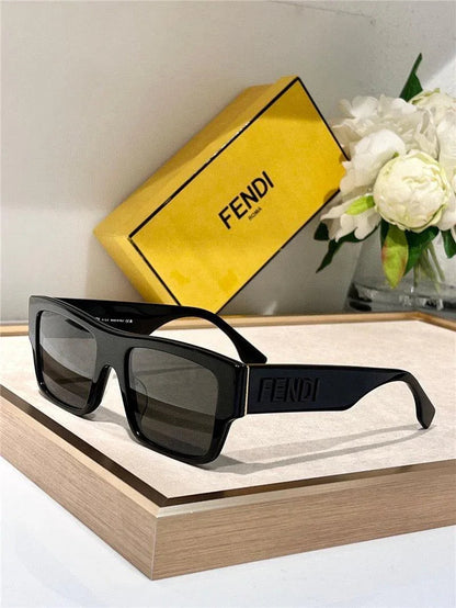 FENDI Roma FE40118 Sunglasses shape Women&