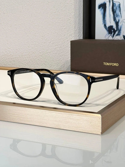 TOM FORD LEWIS TF1097 52N Sunglasses ✨