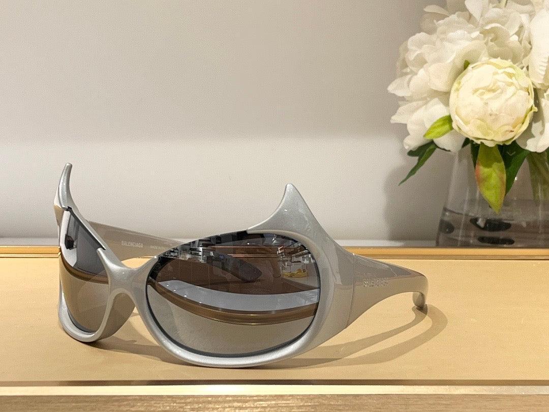 BALENCIAGA GOTHAM CAT SUNGLASSES  ✨