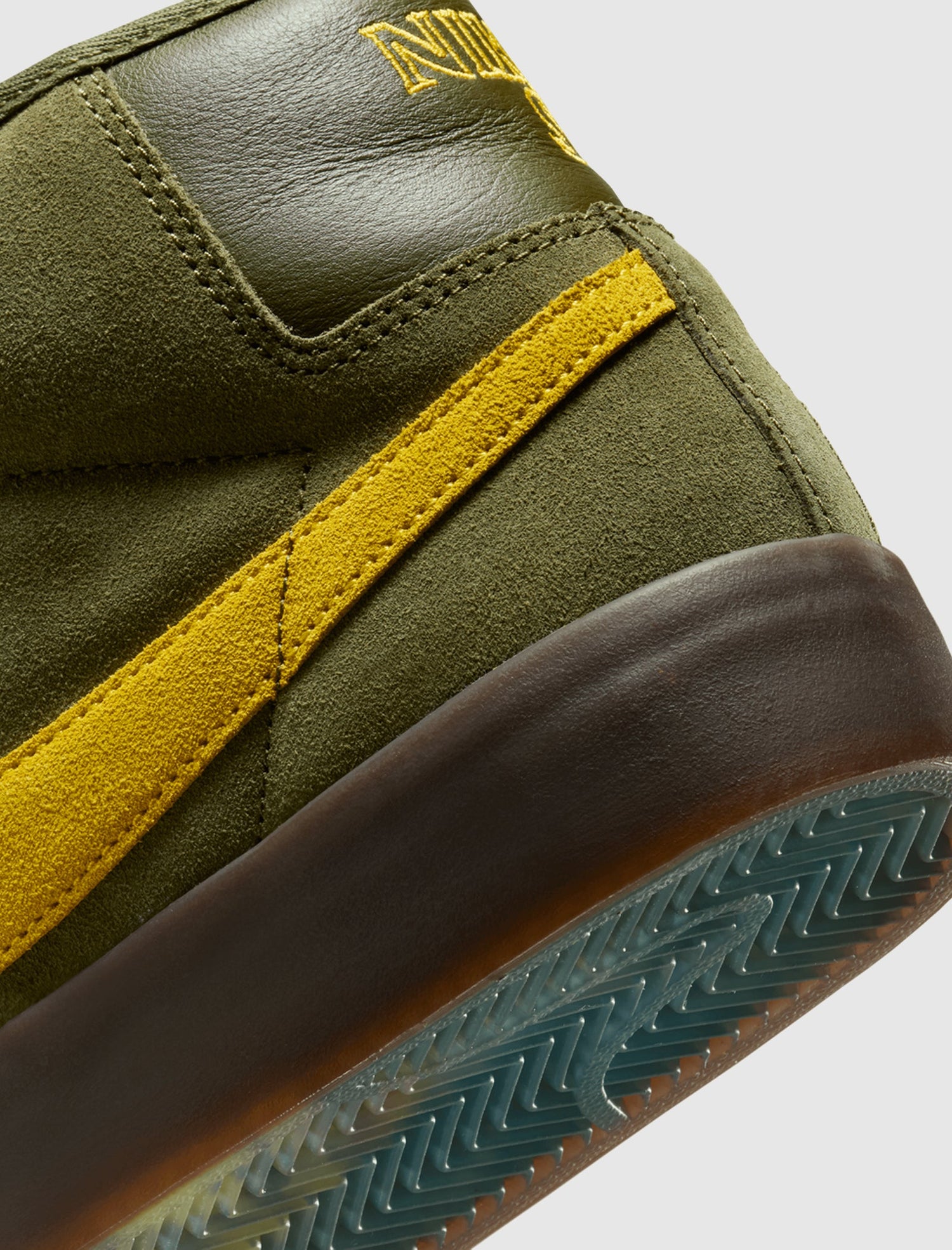 ANTI HERO ZOOM BLAZER MID SB "ROUGH GREEN/AMARILLO"