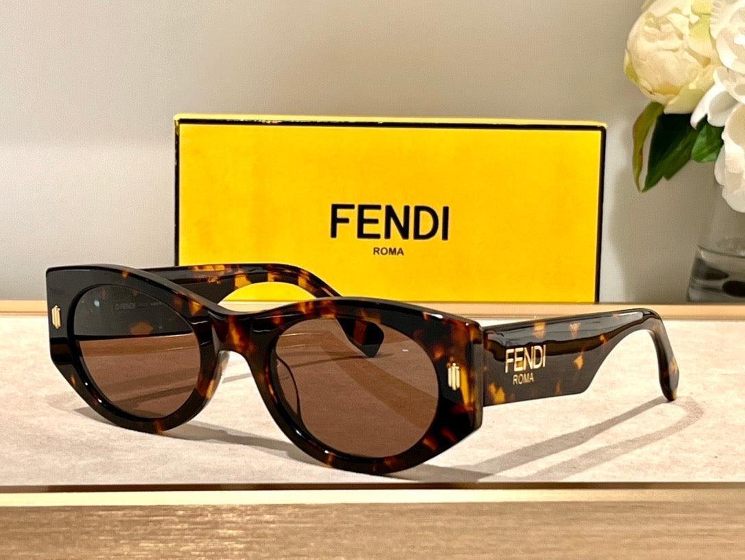 FENDI Roma FE40125 Sunglasses shape Women's✨