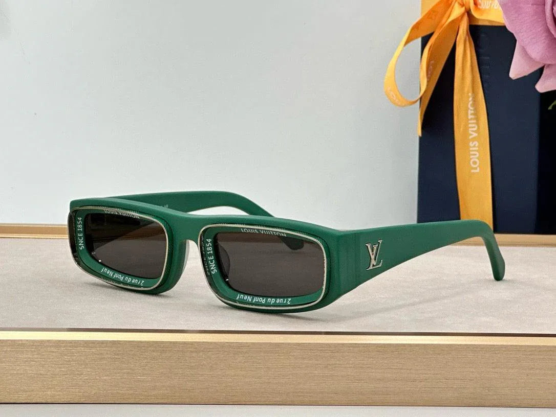 Louis Vuitton Z2388E Runway Super Vision Low Square Sunglasses ✨
