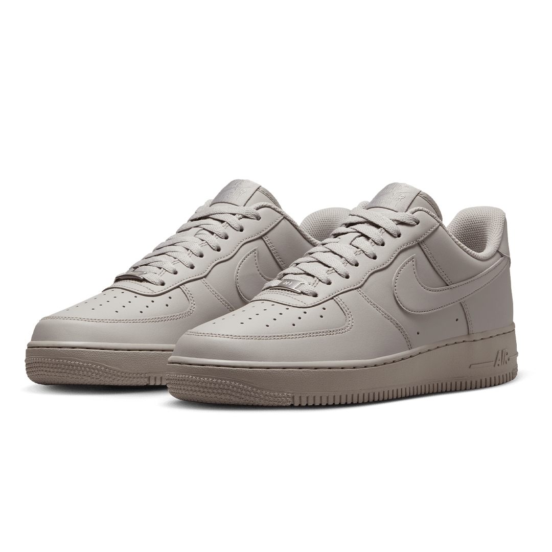 AIR FORCE 1 &