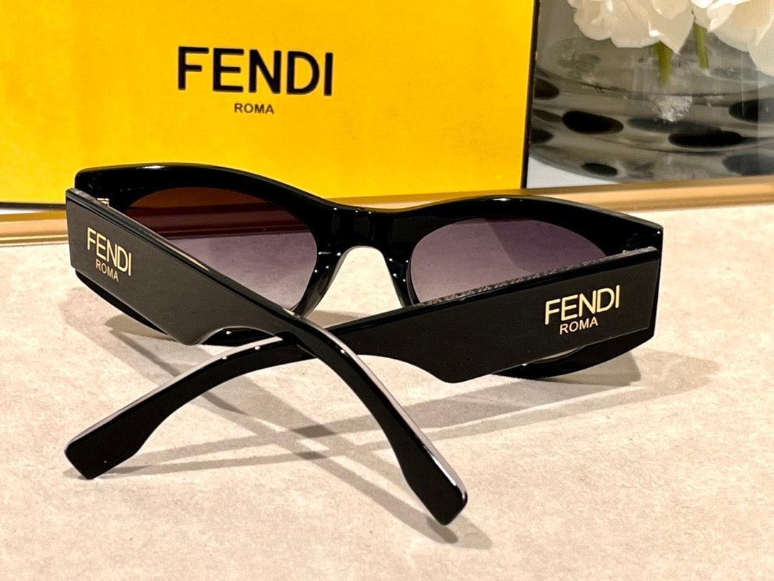 FENDI Roma FE40125 Sunglasses shape Women's✨