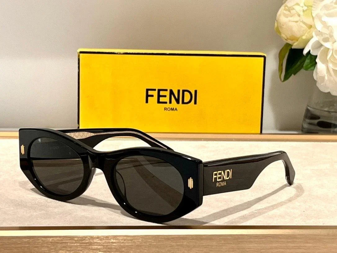 FENDI Roma FE40125 Sunglasses shape Women&