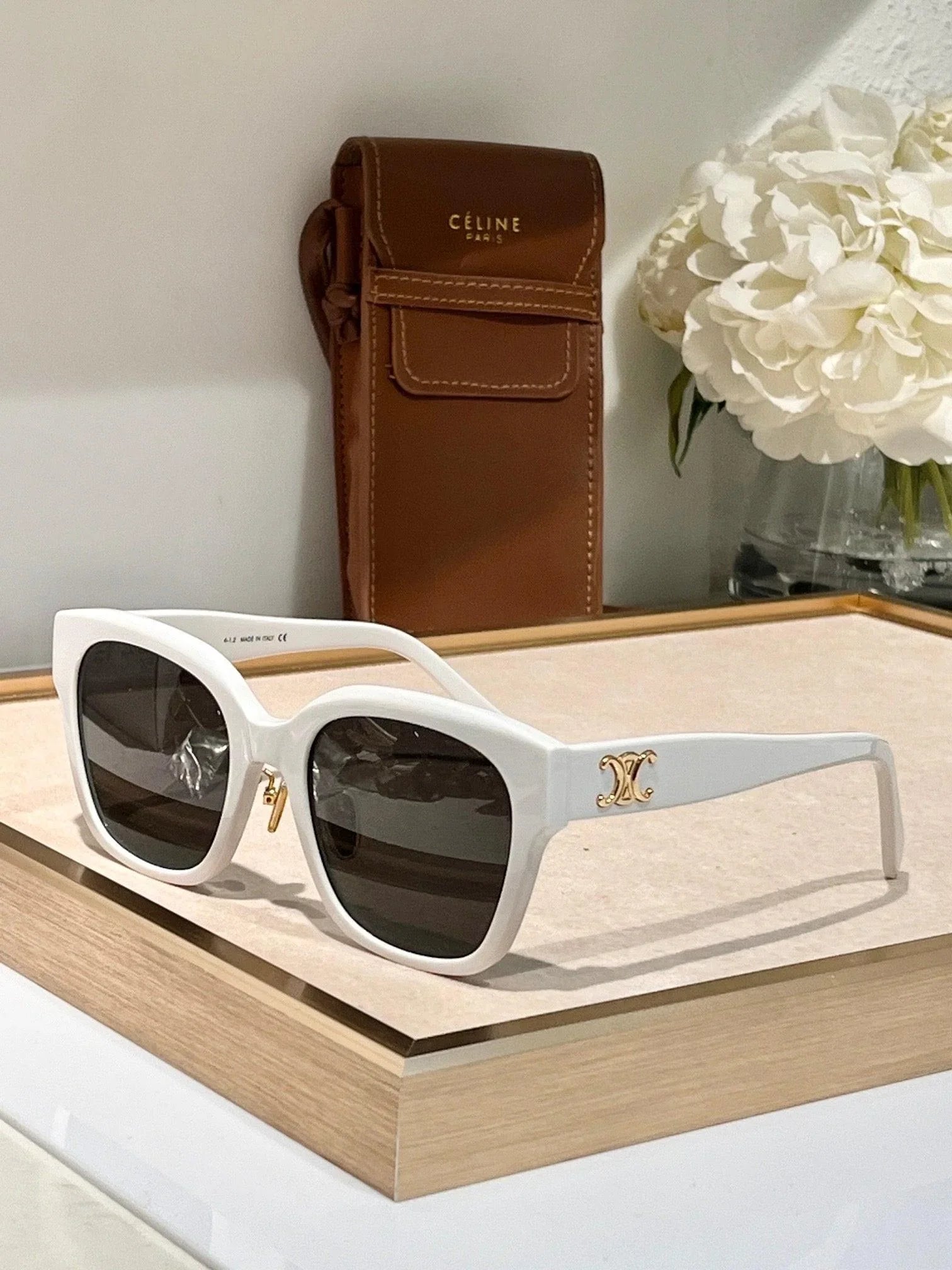 Celine TRIOMPHE CL 40222 F 74S Square Sunglasses ✨