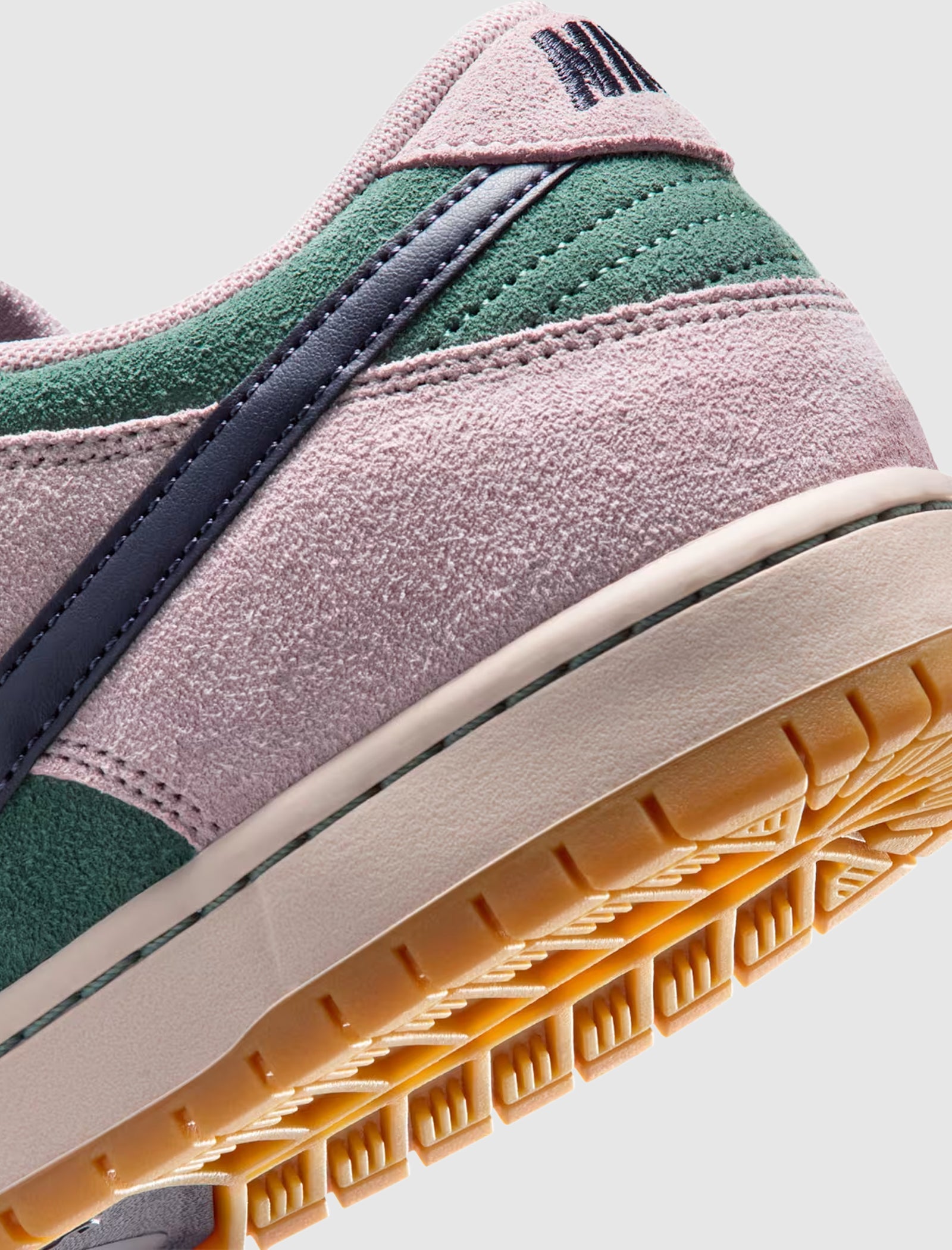 SB DUNK LOW PRO