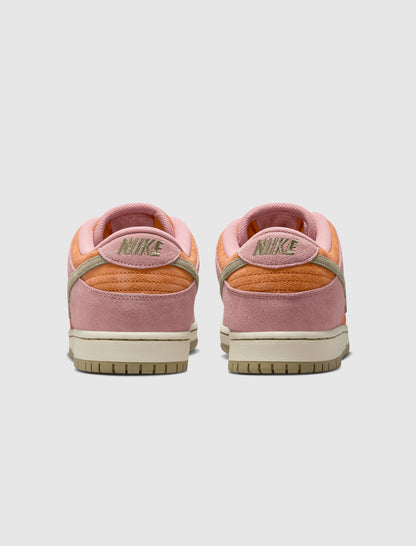 DUNK LOW PRO SB "RED STARDUST"