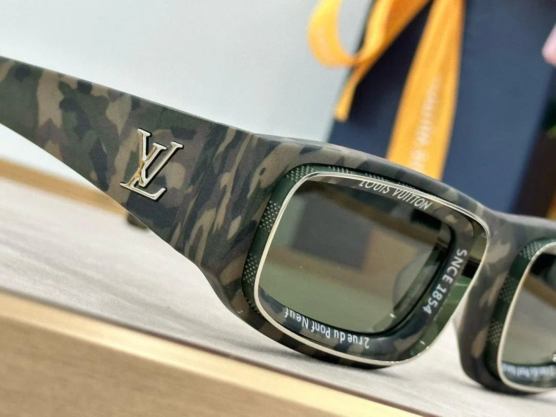 Louis Vuitton Z2388E Runway Super Vision Low Square Sunglasses ✨