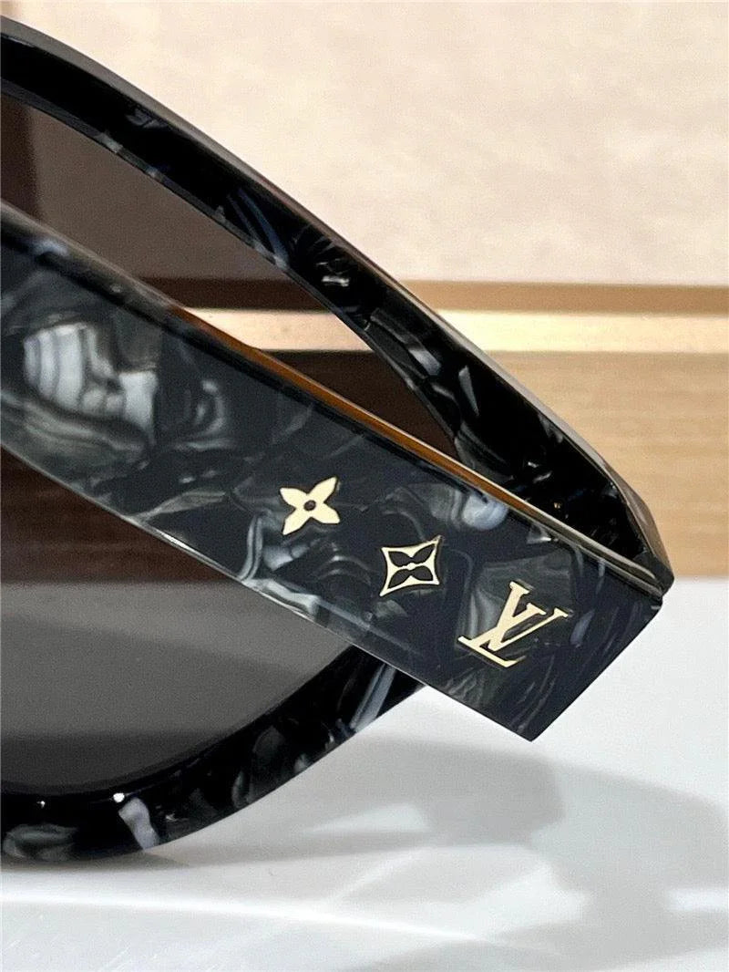 LOUIS VUITTON Z1844U LV Shadow Square Sunglasses  ✨