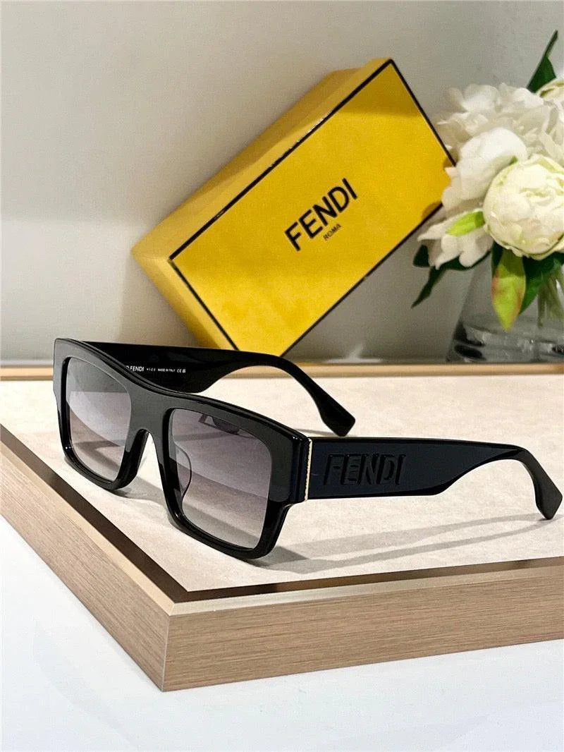 FENDI Roma FE40118 Sunglasses shape Women's✨