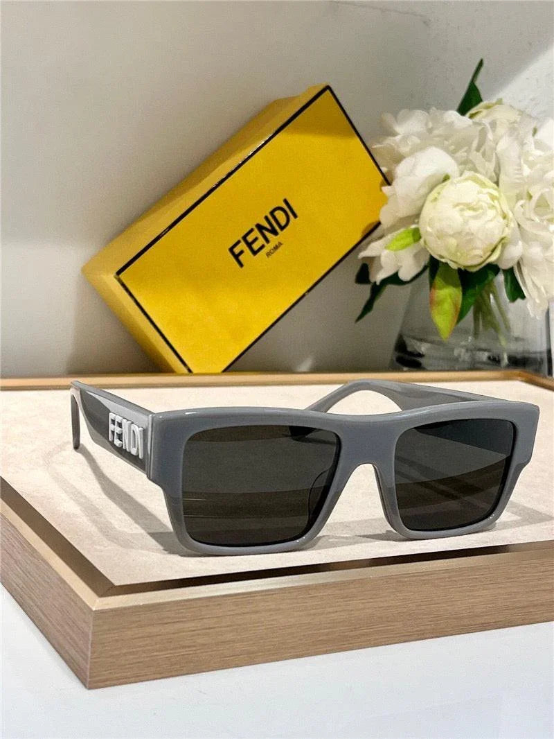 FENDI Roma FE40118 Sunglasses shape Women's✨