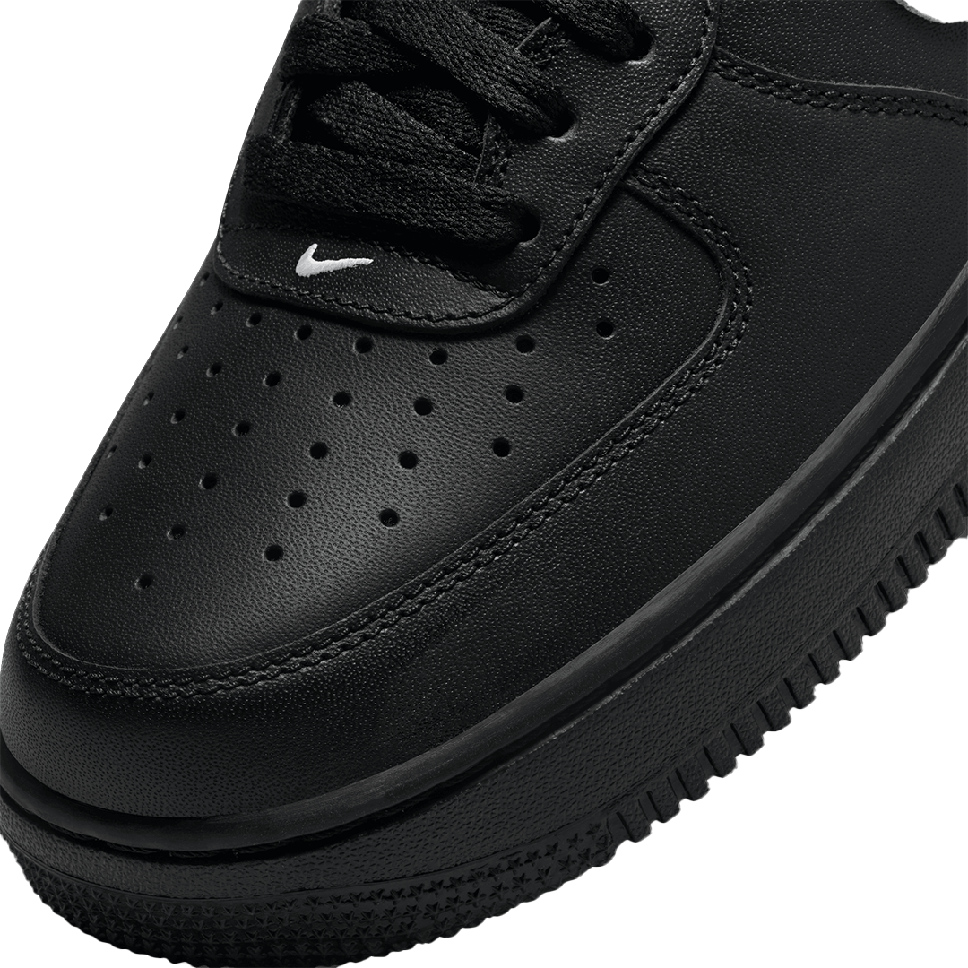 AIR FORCE 1 &
