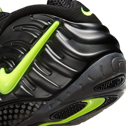 AIR FOAMPOSITE PRO BLACK/VOLTAGE YELLOW