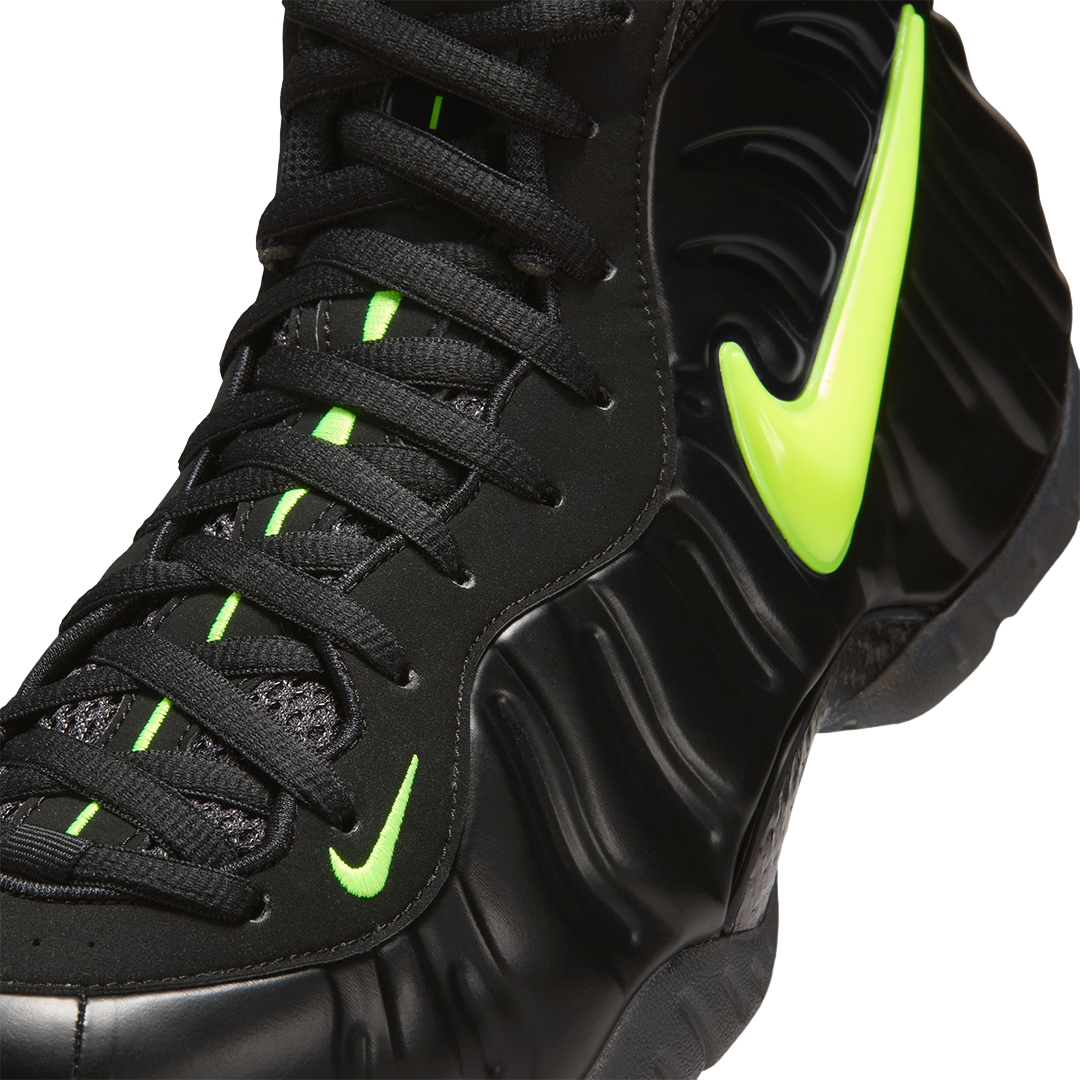 AIR FOAMPOSITE PRO BLACK/VOLTAGE YELLOW