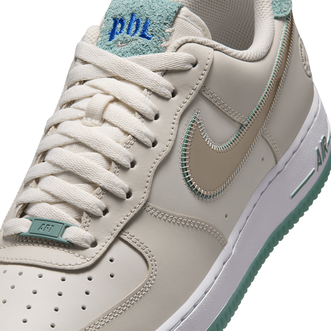 AIR FORCE 1 &
