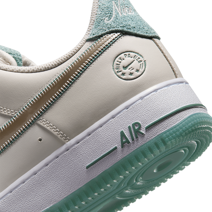 AIR FORCE 1 &