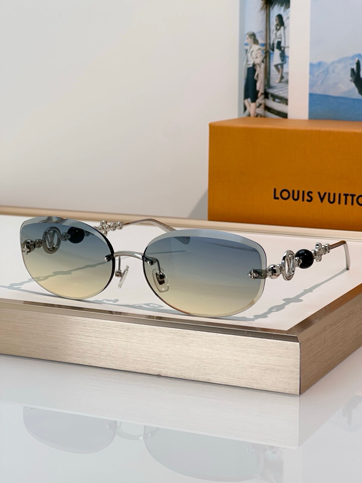 Louis Vuitton Z3166U LV Jewel Pearl Oval Sunglasses ✨