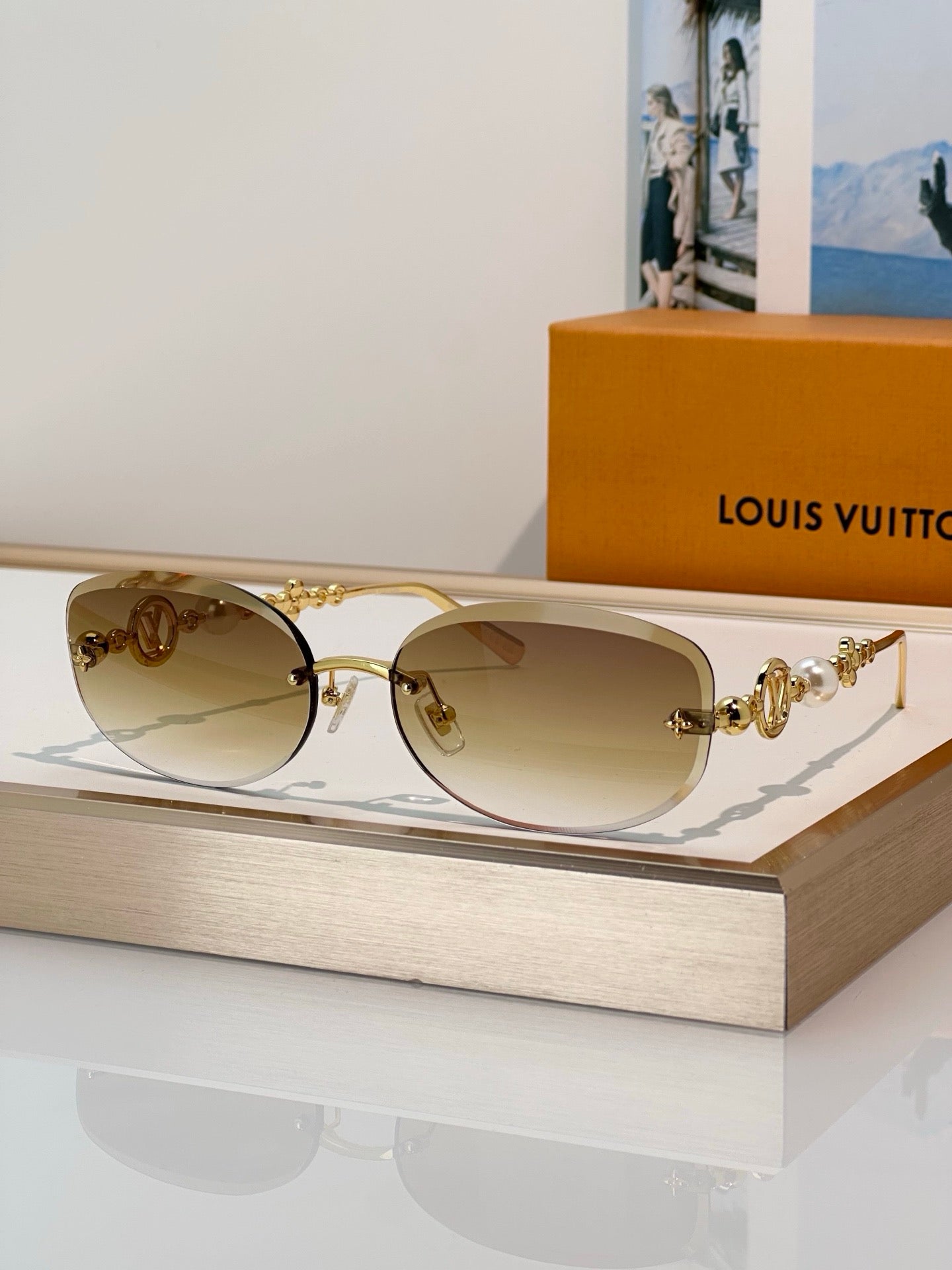 Louis Vuitton Z3166U LV Jewel Pearl Oval Sunglasses ✨