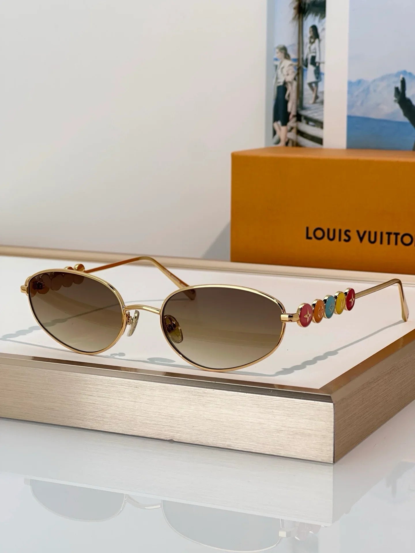 Louis Vuitton Z3179U LV Confetti Oval Sunglasses   ✨