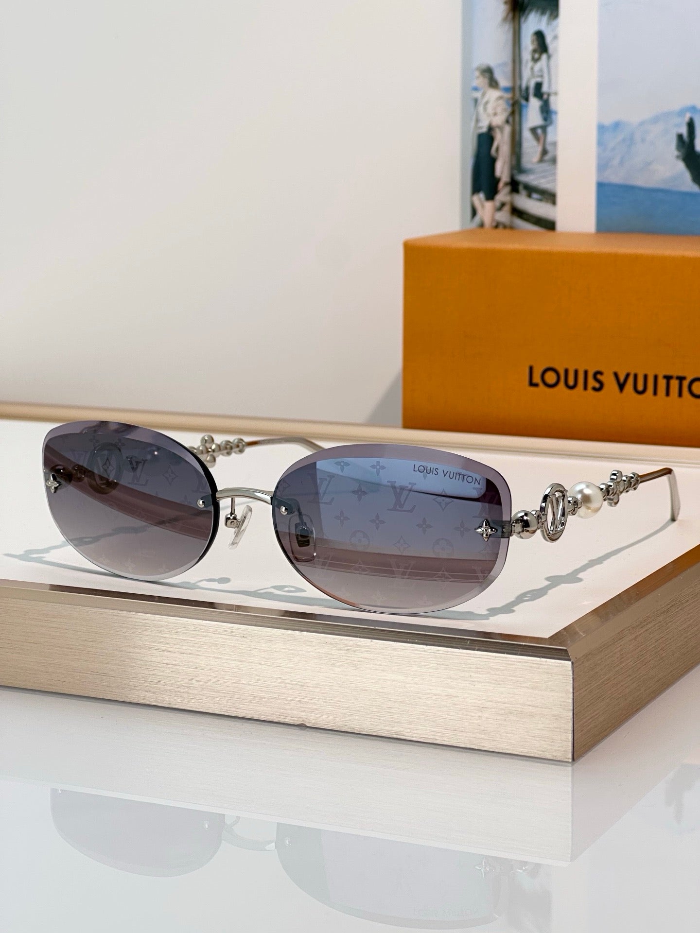 Louis Vuitton Z3166U LV Jewel Pearl Oval Sunglasses ✨