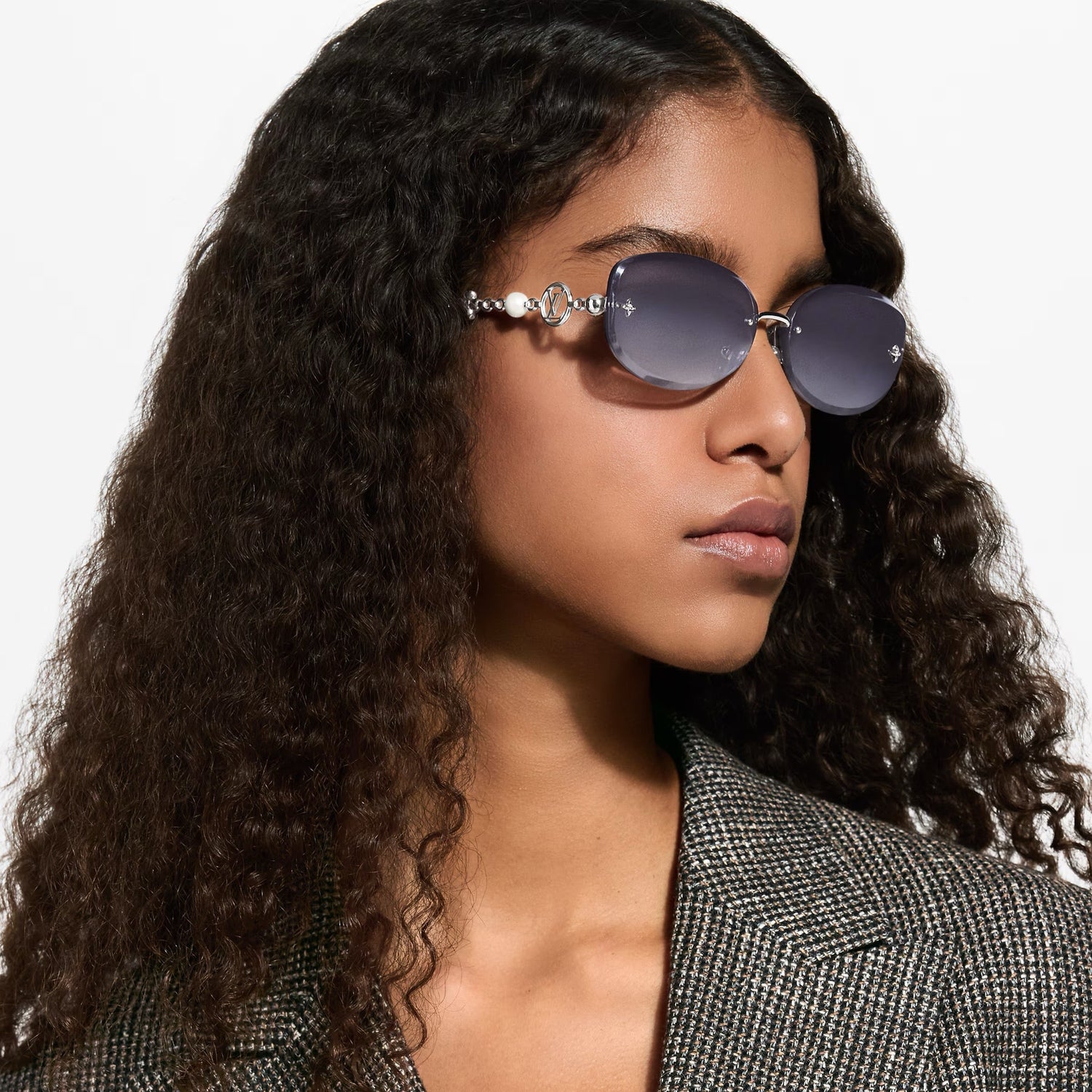 Louis Vuitton Z3166U LV Jewel Pearl Oval Sunglasses ✨