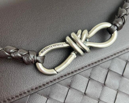 Bottega Veneta  Small Andiamo Messenger Bag in Intrecciato Leathers 💚